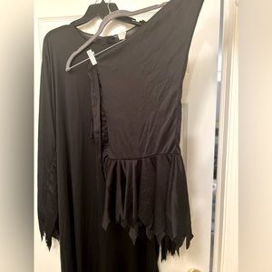 GREAT DEAL on a Men’s Black Grim Reaper Costume! (Medium)